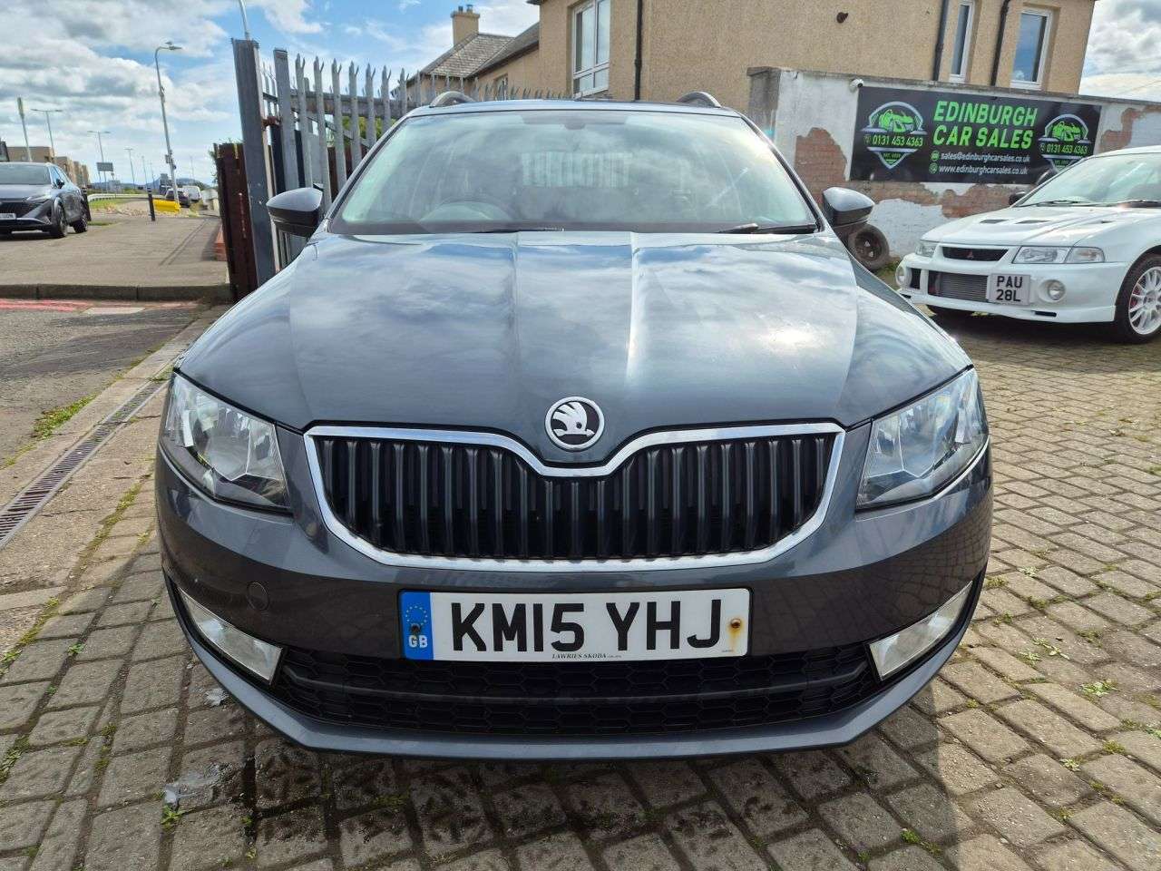 A 2015 SKODA OCTAVIA 1.6 TDI SE Estate 5dr Diesel Manual 4WD Euro 5 (s/s) (105 ps) A 2015 SKODA OCTAVIA 1.6 TDI SE Estate 5dr Diesel Manual 4WD Euro 5 (s/s) (105 ps)