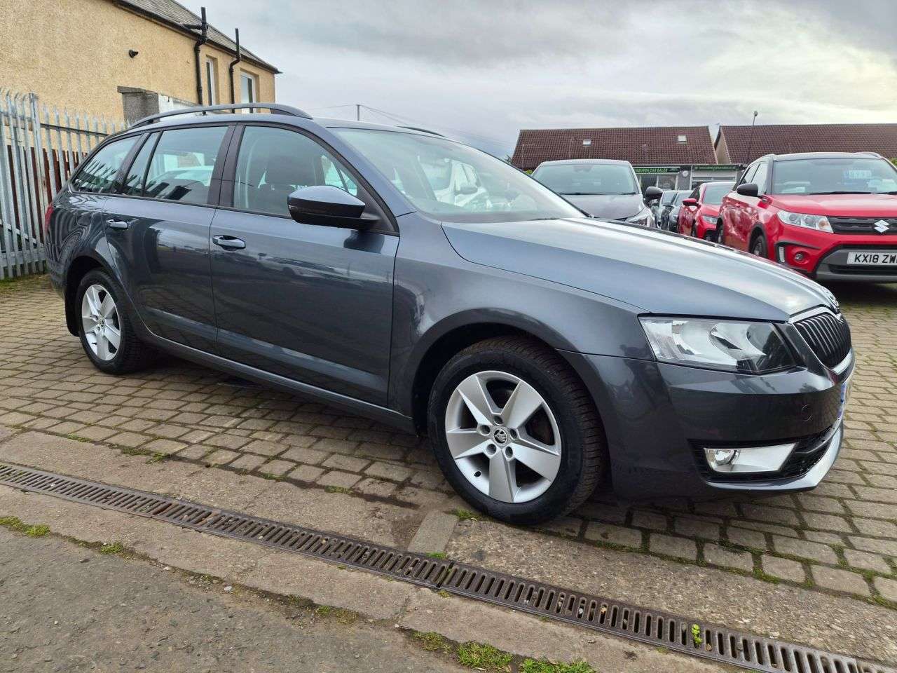 A 2015 SKODA OCTAVIA 1.6 TDI SE Estate 5dr Diesel Manual 4WD Euro 5 (s/s) (105 ps) A 2015 SKODA OCTAVIA 1.6 TDI SE Estate 5dr Diesel Manual 4WD Euro 5 (s/s) (105 ps)