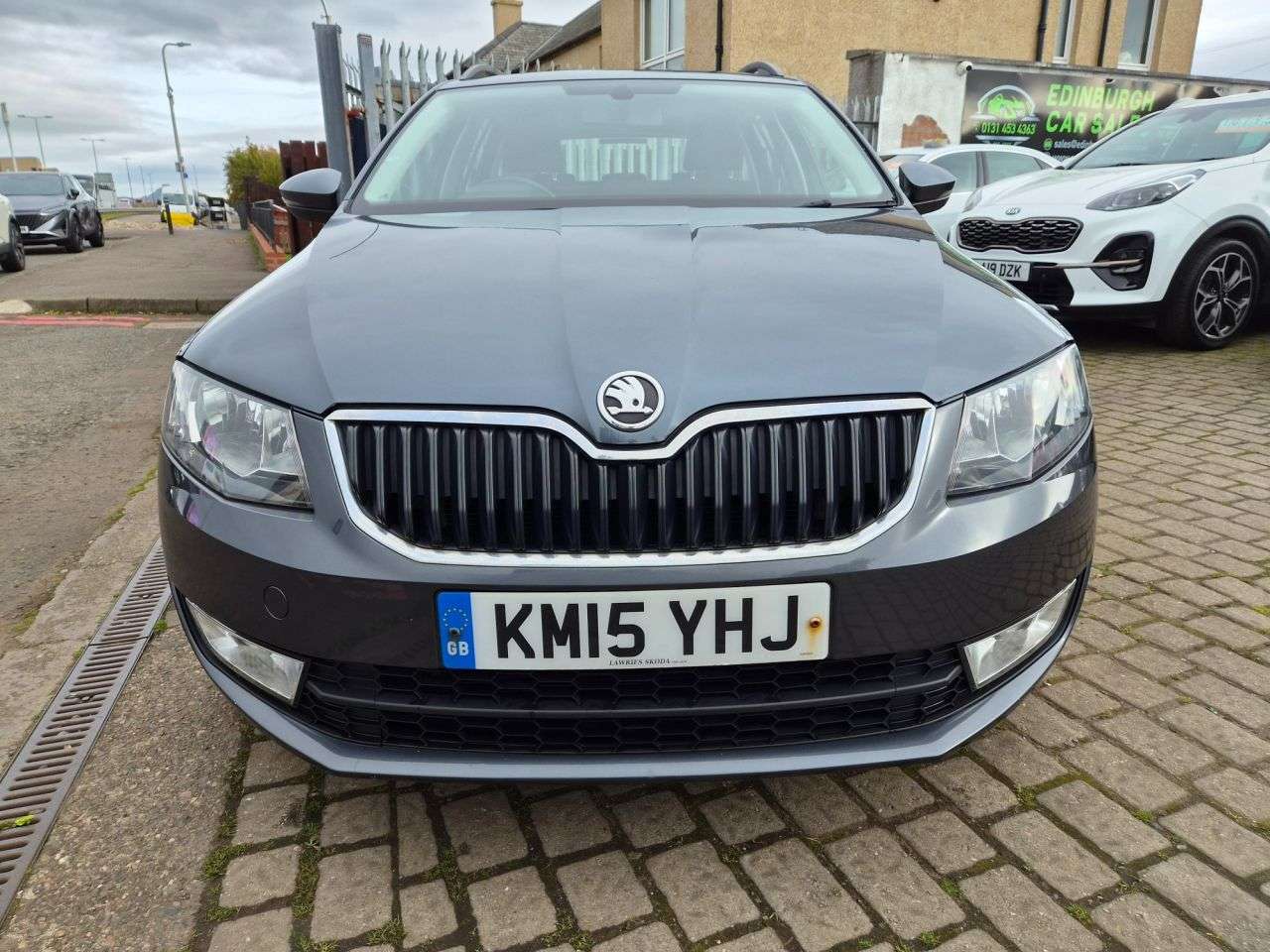 A 2015 SKODA OCTAVIA 1.6 TDI SE Estate 5dr Diesel Manual 4WD Euro 5 (s/s) (105 ps) A 2015 SKODA OCTAVIA 1.6 TDI SE Estate 5dr Diesel Manual 4WD Euro 5 (s/s) (105 ps)