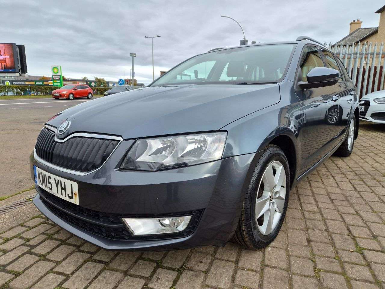 A 2015 SKODA OCTAVIA 1.6 TDI SE Estate 5dr Diesel Manual 4WD Euro 5 (s/s) (105 ps) A 2015 SKODA OCTAVIA 1.6 TDI SE Estate 5dr Diesel Manual 4WD Euro 5 (s/s) (105 ps)