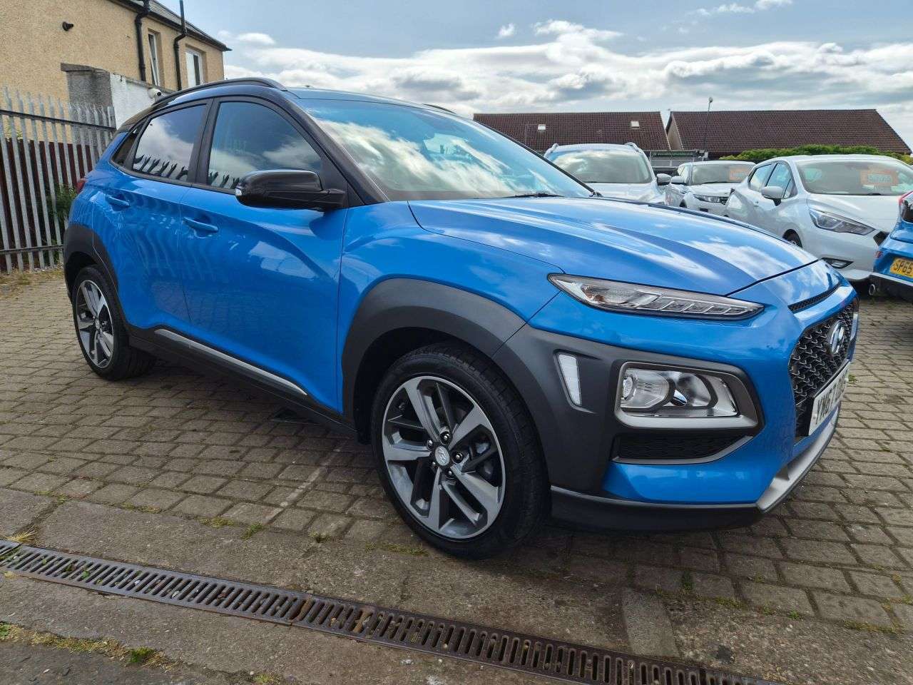 A 2018 HYUNDAI KONA 1.0 T-GDi Blue Drive Premium SUV 5dr Petrol Manual Euro 6 (s/s) (120 ps) A 2018 HYUNDAI KONA 1.0 T-GDi Blue Drive Premium SUV 5dr Petrol Manual Euro 6 (s/s) (120 ps)