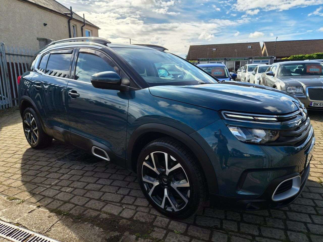 A 2020 CITROEN C5 AIRCROSS 1.5 BlueHDi Flair Plus SUV 5dr Diesel EAT8 Euro 6 (s/s) (130 ps) A 2020 CITROEN C5 AIRCROSS 1.5 BlueHDi Flair Plus SUV 5dr Diesel EAT8 Euro 6 (s/s) (130 ps)