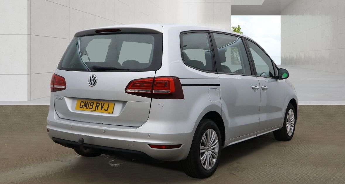 A 2019 VOLKSWAGEN SHARAN 2.0 TDI S MPV 5dr Diesel DSG Euro 6 (s/s) (150 ps) A 2019 VOLKSWAGEN SHARAN 2.0 TDI S MPV 5dr Diesel DSG Euro 6 (s/s) (150 ps)