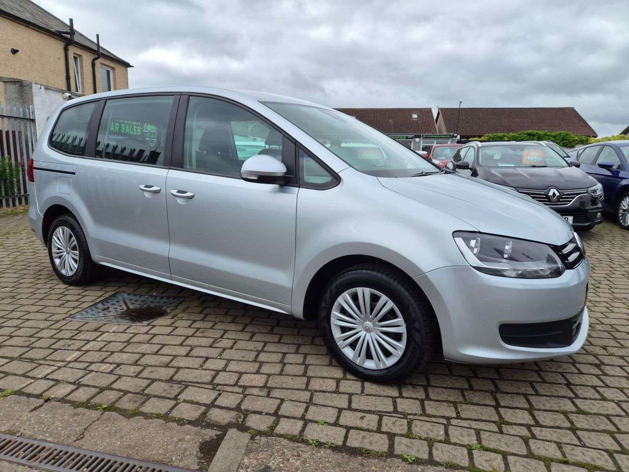A 2019 VOLKSWAGEN SHARAN 2.0 TDI S MPV 5dr Diesel DSG Euro 6 (s/s) (150 ps) A 2019 VOLKSWAGEN SHARAN 2.0 TDI S MPV 5dr Diesel DSG Euro 6 (s/s) (150 ps)
