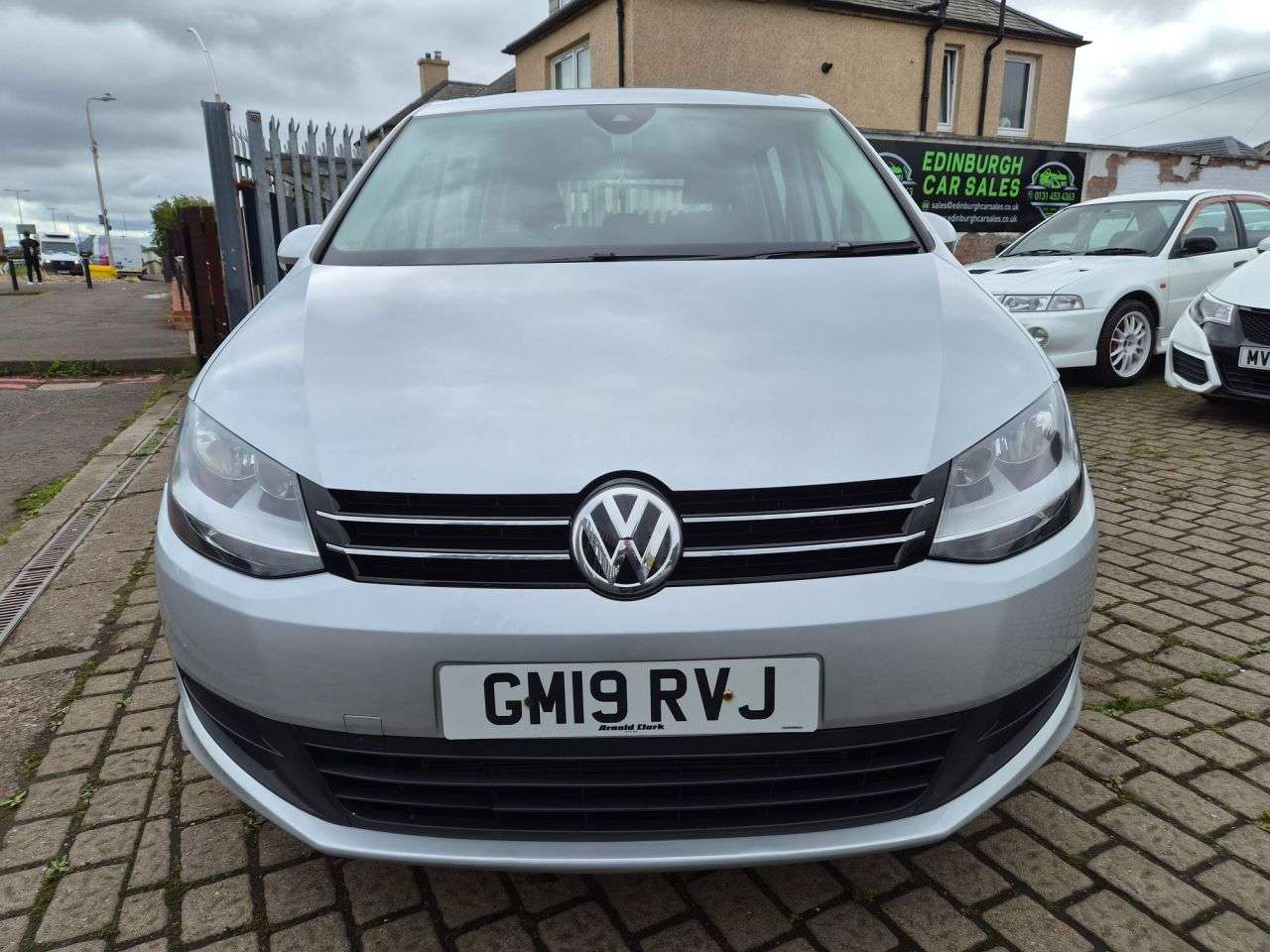 A 2019 VOLKSWAGEN SHARAN 2.0 TDI S MPV 5dr Diesel DSG Euro 6 (s/s) (150 ps) A 2019 VOLKSWAGEN SHARAN 2.0 TDI S MPV 5dr Diesel DSG Euro 6 (s/s) (150 ps)