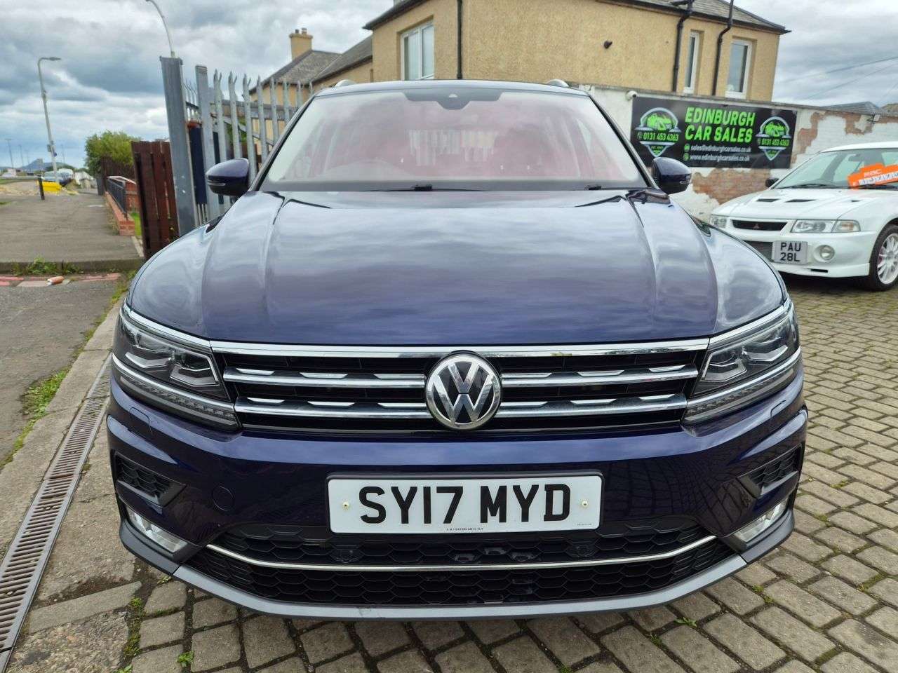 A 2017 VOLKSWAGEN TIGUAN 2.0 TDI BlueMotion Tech SEL SUV 5dr Diesel DSG 4Motion Euro 6 (s/s) (190 ps A 2017 VOLKSWAGEN TIGUAN 2.0 TDI BlueMotion Tech SEL SUV 5dr Diesel DSG 4Motion Euro 6 (s/s) (190 ps