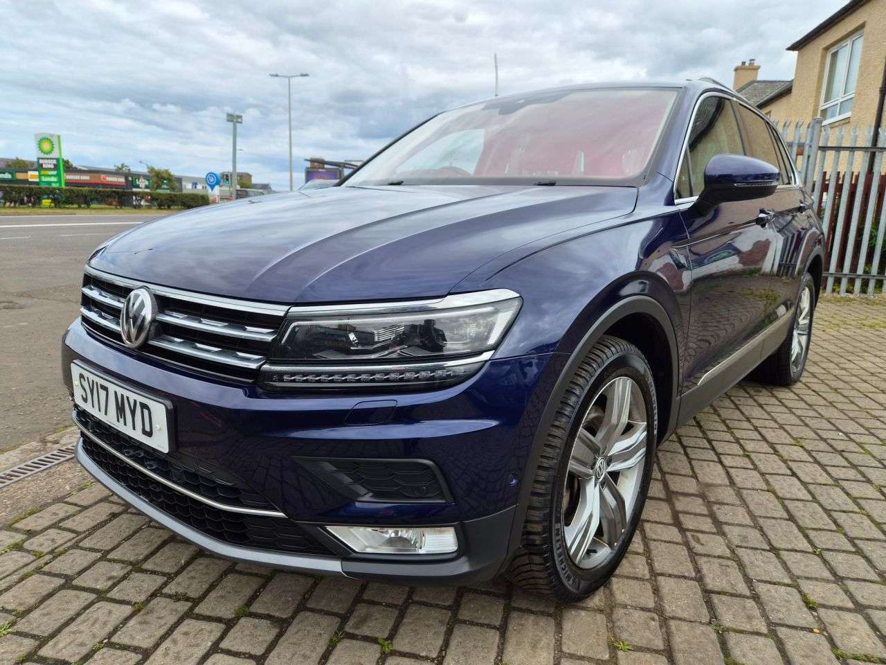 A 2017 VOLKSWAGEN TIGUAN 2.0 TDI BlueMotion Tech SEL SUV 5dr Diesel DSG 4Motion Euro 6 (s/s) (190 ps A 2017 VOLKSWAGEN TIGUAN 2.0 TDI BlueMotion Tech SEL SUV 5dr Diesel DSG 4Motion Euro 6 (s/s) (190 ps