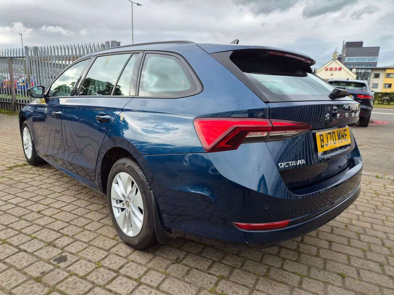 A 2020 SKODA OCTAVIA 2.0 TDI SE Technology Estate 5dr Diesel Manual Euro 6 (s/s) (116 ps) A 2020 SKODA OCTAVIA 2.0 TDI SE Technology Estate 5dr Diesel Manual Euro 6 (s/s) (116 ps)