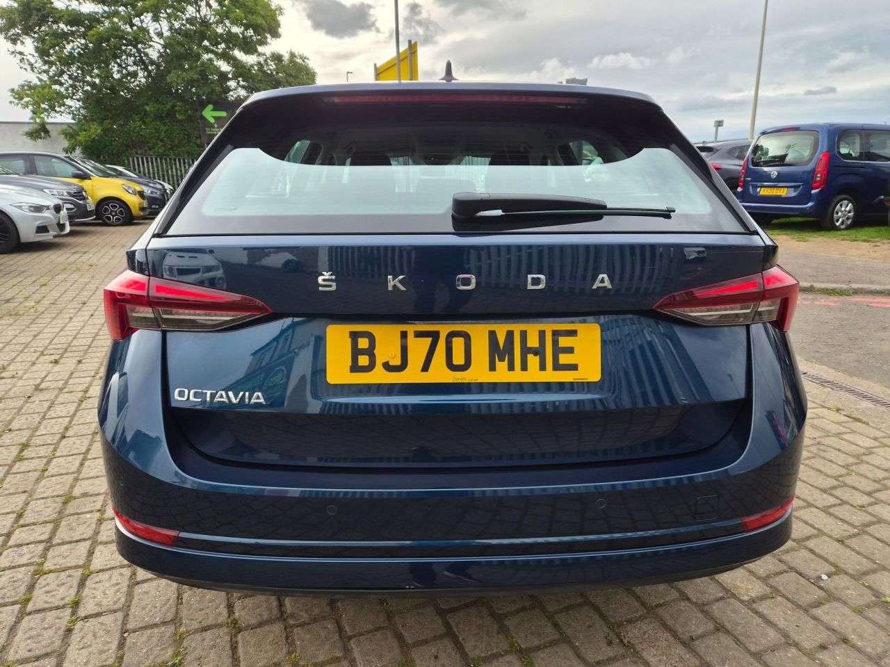 A 2020 SKODA OCTAVIA 2.0 TDI SE Technology Estate 5dr Diesel Manual Euro 6 (s/s) (116 ps) A 2020 SKODA OCTAVIA 2.0 TDI SE Technology Estate 5dr Diesel Manual Euro 6 (s/s) (116 ps)