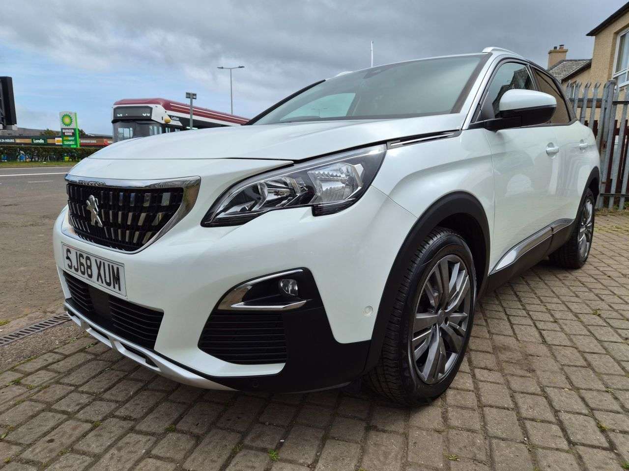 A 2018 PEUGEOT 3008 1.5 BlueHDi Allure SUV 5dr Diesel Manual Euro 6 (s/s) (130 ps) A 2018 PEUGEOT 3008 1.5 BlueHDi Allure SUV 5dr Diesel Manual Euro 6 (s/s) (130 ps)