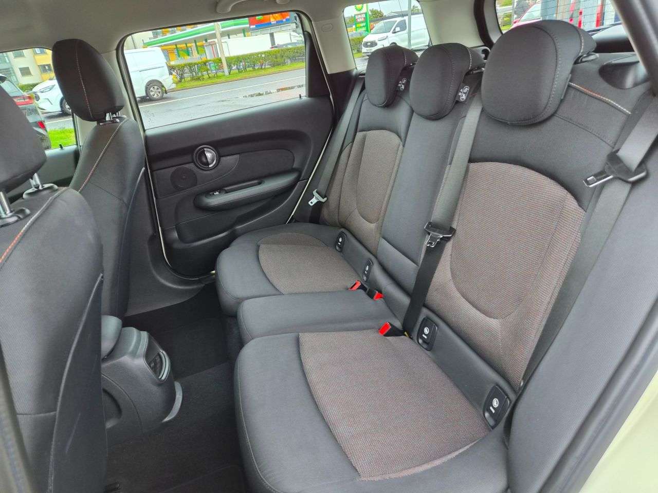 2015 MINI CLUBMAN 2015 MINI CLUBMAN
