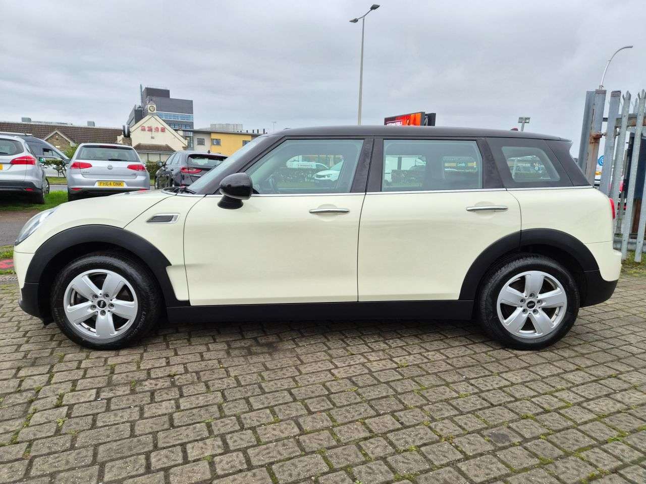 2015 MINI CLUBMAN 2015 MINI CLUBMAN
