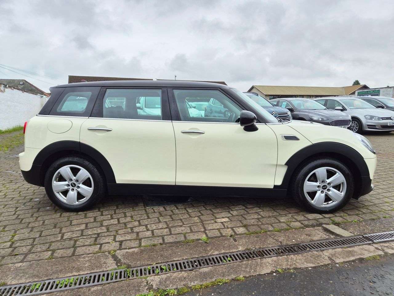 2015 MINI CLUBMAN 2015 MINI CLUBMAN