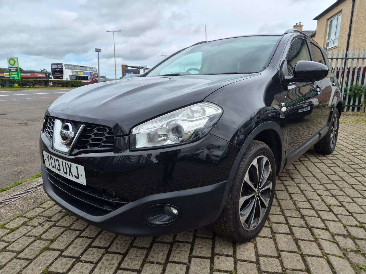 A 2013 NISSAN QASHQAI 1.6 dCi 360 SUV 5dr Diesel Manual 4WD Euro 5 (s/s) (130 ps) 2 KEYS A 2013 NISSAN QASHQAI 1.6 dCi 360 SUV 5dr Diesel Manual 4WD Euro 5 (s/s) (130 ps) 2 KEYS