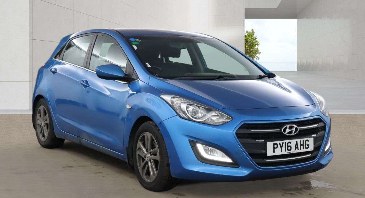 A 2016 HYUNDAI I30 1.6 CRDi Blue Drive SE Hatchback 5dr Diesel DCT Euro 6 (s/s) (110 ps) A 2016 HYUNDAI I30 1.6 CRDi Blue Drive SE Hatchback 5dr Diesel DCT Euro 6 (s/s) (110 ps)