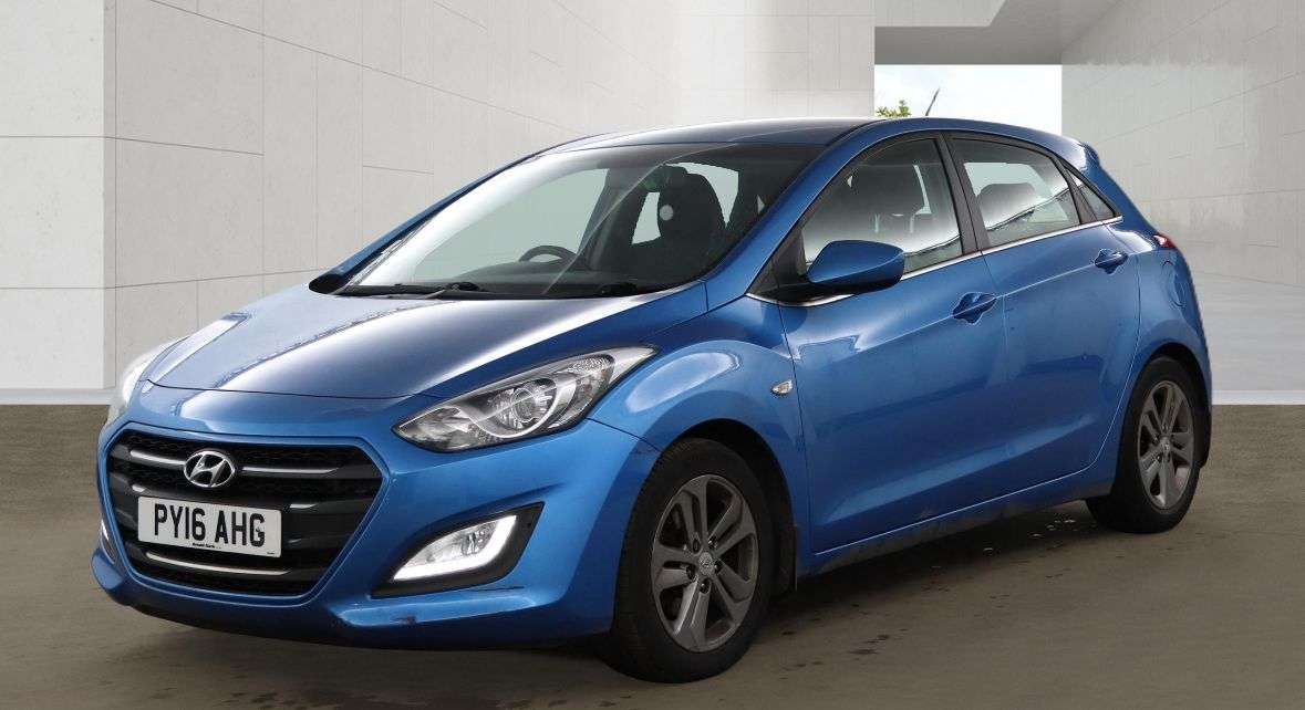 A 2016 HYUNDAI I30 1.6 CRDi Blue Drive SE Hatchback 5dr Diesel DCT Euro 6 (s/s) (110 ps) A 2016 HYUNDAI I30 1.6 CRDi Blue Drive SE Hatchback 5dr Diesel DCT Euro 6 (s/s) (110 ps)