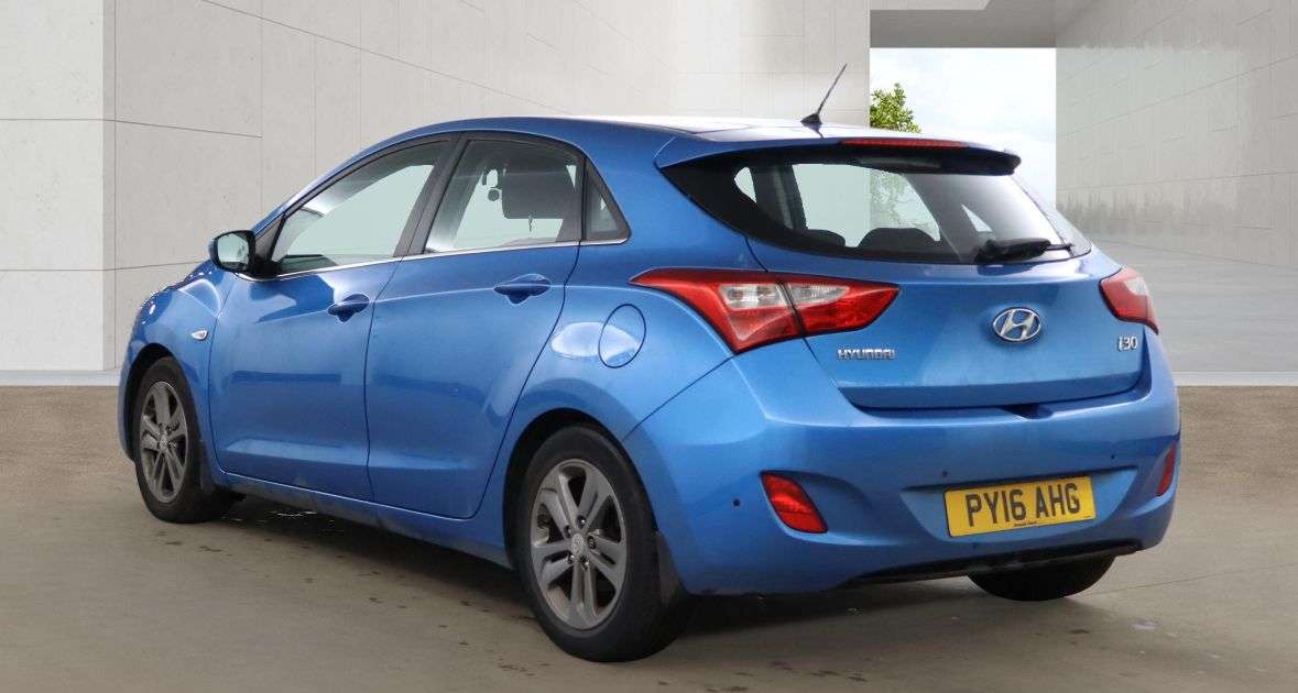 A 2016 HYUNDAI I30 1.6 CRDi Blue Drive SE Hatchback 5dr Diesel DCT Euro 6 (s/s) (110 ps) A 2016 HYUNDAI I30 1.6 CRDi Blue Drive SE Hatchback 5dr Diesel DCT Euro 6 (s/s) (110 ps)