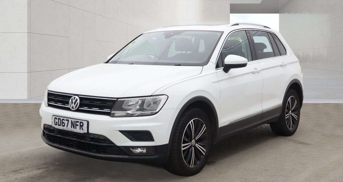 A 2018 VOLKSWAGEN TIGUAN 2.0 TDI SE Navigation SUV 5dr Diesel DSG 4Motion Euro 6 (s/s) (150 ps) A 2018 VOLKSWAGEN TIGUAN 2.0 TDI SE Navigation SUV 5dr Diesel DSG 4Motion Euro 6 (s/s) (150 ps)