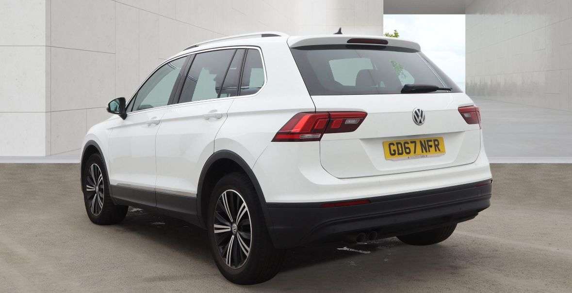 A 2018 VOLKSWAGEN TIGUAN 2.0 TDI SE Navigation SUV 5dr Diesel DSG 4Motion Euro 6 (s/s) (150 ps) A 2018 VOLKSWAGEN TIGUAN 2.0 TDI SE Navigation SUV 5dr Diesel DSG 4Motion Euro 6 (s/s) (150 ps)
