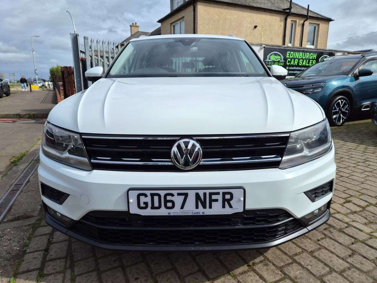 A 2018 VOLKSWAGEN TIGUAN 2.0 TDI SE Navigation SUV 5dr Diesel DSG 4Motion Euro 6 (s/s) (150 ps) A 2018 VOLKSWAGEN TIGUAN 2.0 TDI SE Navigation SUV 5dr Diesel DSG 4Motion Euro 6 (s/s) (150 ps)