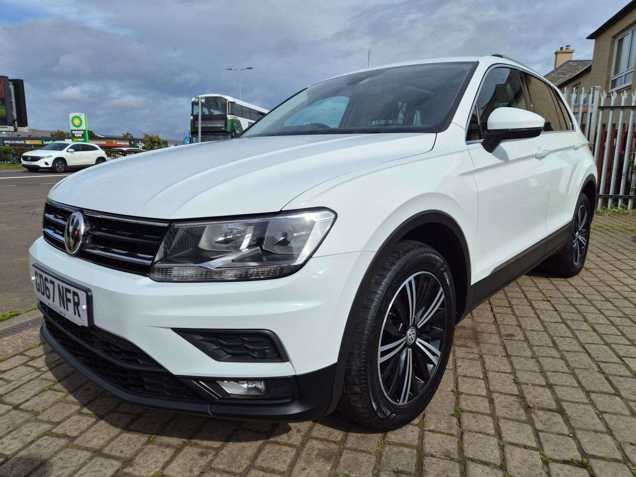 A 2018 VOLKSWAGEN TIGUAN 2.0 TDI SE Navigation SUV 5dr Diesel DSG 4Motion Euro 6 (s/s) (150 ps) A 2018 VOLKSWAGEN TIGUAN 2.0 TDI SE Navigation SUV 5dr Diesel DSG 4Motion Euro 6 (s/s) (150 ps)