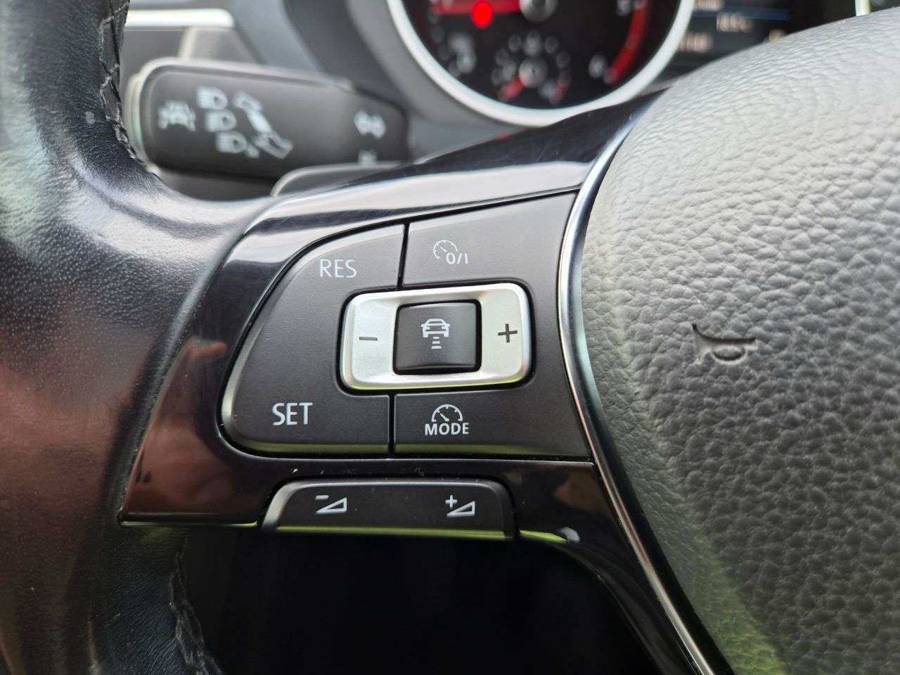 2018 VOLKSWAGEN TIGUAN 2018 VOLKSWAGEN TIGUAN