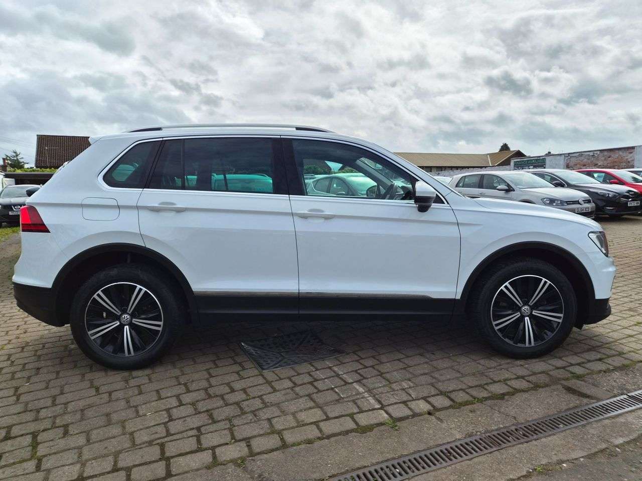 2018 VOLKSWAGEN TIGUAN 2018 VOLKSWAGEN TIGUAN