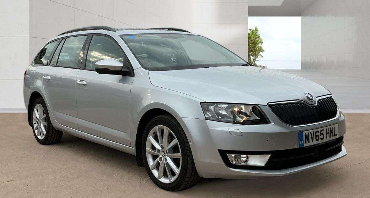 A 2015 SKODA OCTAVIA 1.6 TDI SE L Estate 5dr Diesel Manual Euro 6 (s/s) (110 ps) A 2015 SKODA OCTAVIA 1.6 TDI SE L Estate 5dr Diesel Manual Euro 6 (s/s) (110 ps)