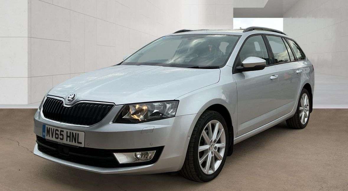 A 2015 SKODA OCTAVIA 1.6 TDI SE L Estate 5dr Diesel Manual Euro 6 (s/s) (110 ps) A 2015 SKODA OCTAVIA 1.6 TDI SE L Estate 5dr Diesel Manual Euro 6 (s/s) (110 ps)