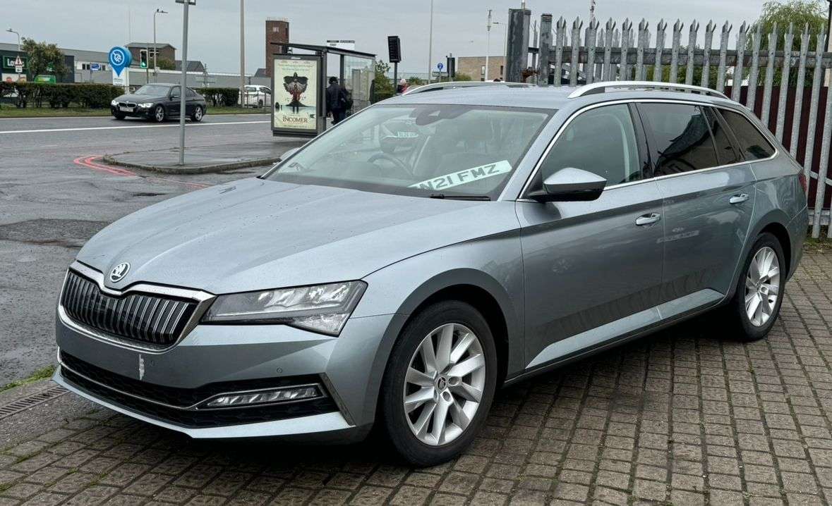 A 2021 SKODA SUPERB 1.4 TSI iV 13kWh SE Technology Estate 5dr Petrol Plug-in Hybrid DSG Euro 6 A 2021 SKODA SUPERB 1.4 TSI iV 13kWh SE Technology Estate 5dr Petrol Plug-in Hybrid DSG Euro 6