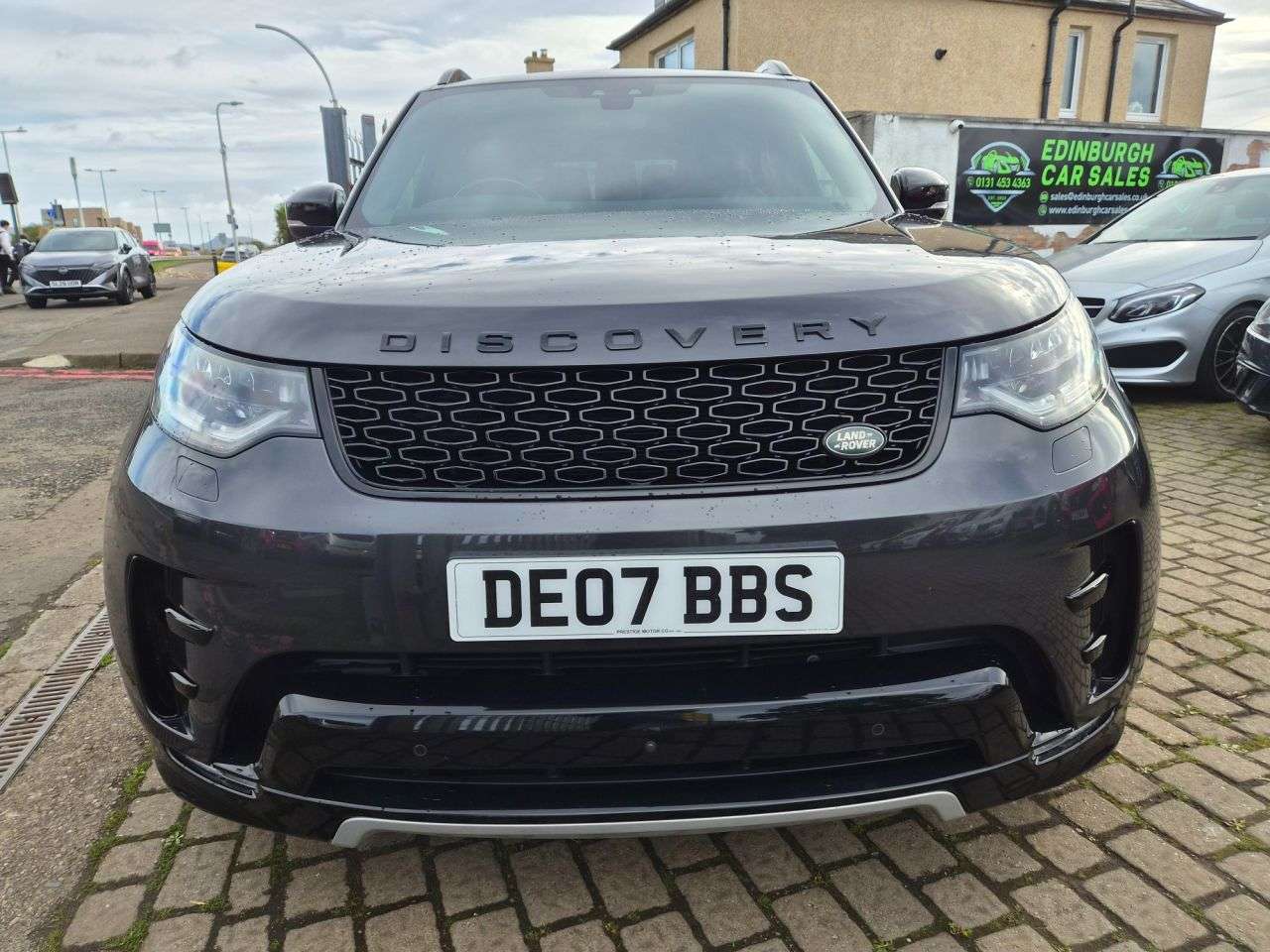 A 2017 LAND ROVER DISCOVERY 3.0 TD V6 HSE Luxury SUV 5dr Diesel Auto 4WD Euro 6 (s/s) (258 ps) A 2017 LAND ROVER DISCOVERY 3.0 TD V6 HSE Luxury SUV 5dr Diesel Auto 4WD Euro 6 (s/s) (258 ps)