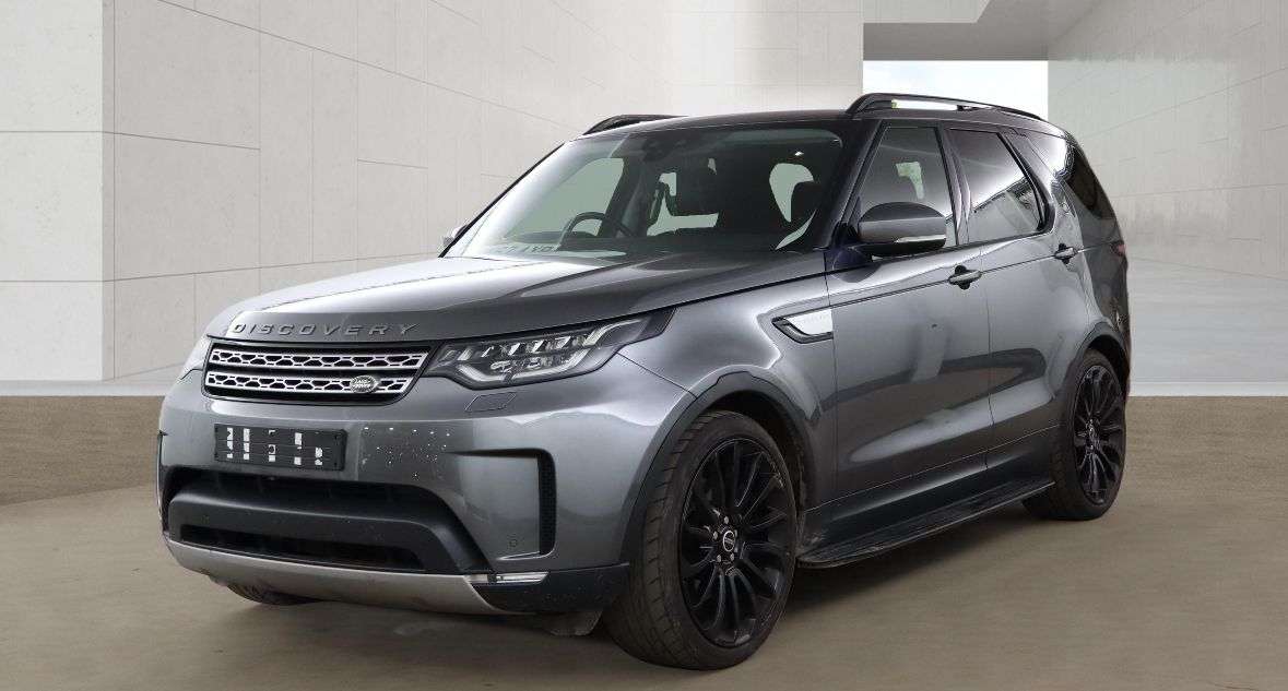 A 2017 LAND ROVER DISCOVERY 3 4.4 V8 HSE Station Wagon 5dr Petrol Automatic (354 g/km, 295 bhp) A 2017 LAND ROVER DISCOVERY 3 4.4 V8 HSE Station Wagon 5dr Petrol Automatic (354 g/km, 295 bhp)
