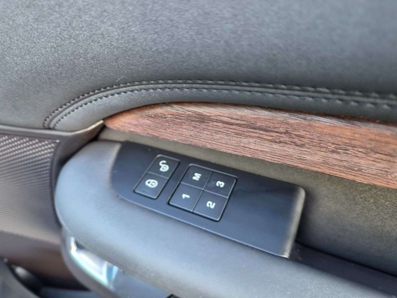 2017 LAND ROVER DISCOVERY 5 2017 LAND ROVER DISCOVERY 5