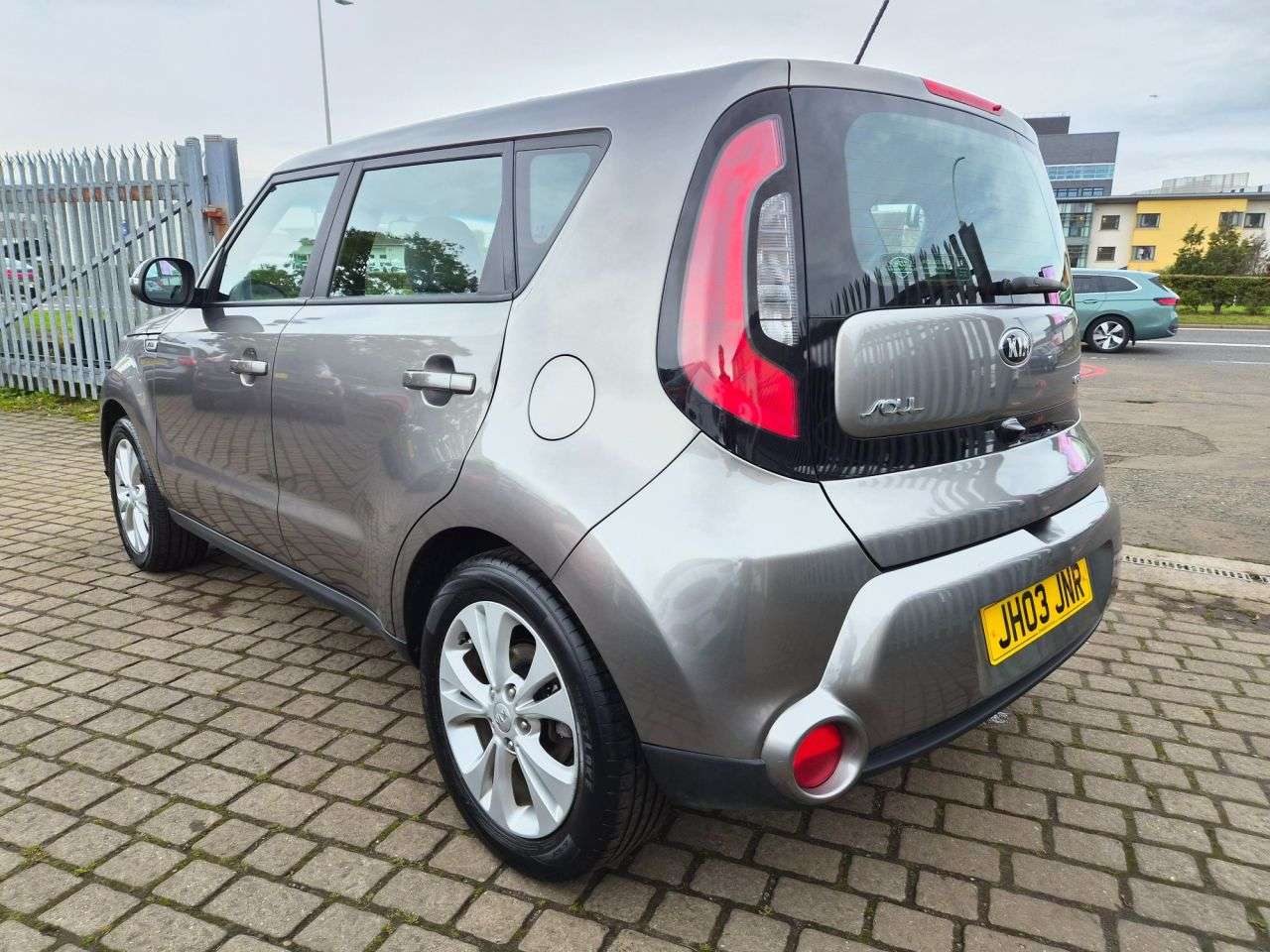 A 2017 KIA SOUL 1.6 CRDi Connect Plus SUV 5dr Diesel DCT Euro 6 (134 bhp) A 2017 KIA SOUL 1.6 CRDi Connect Plus SUV 5dr Diesel DCT Euro 6 (134 bhp)