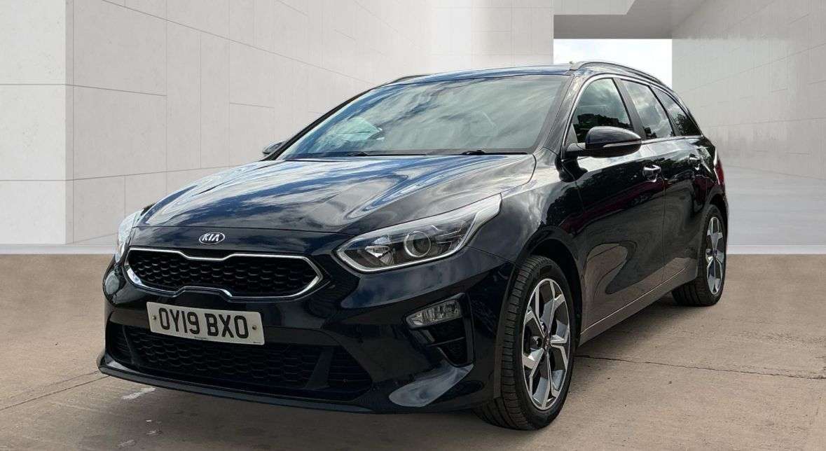 A 2019 KIA CEED 1.0 T-GDi 3 Sportswagon 5dr Petrol Manual Euro 6 (s/s) (118 bhp) A 2019 KIA CEED 1.0 T-GDi 3 Sportswagon 5dr Petrol Manual Euro 6 (s/s) (118 bhp)
