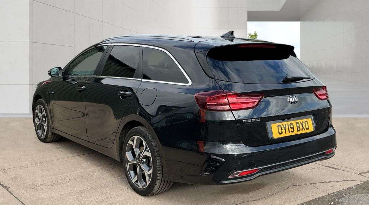 A 2019 KIA CEED 1.0 T-GDi 3 Sportswagon 5dr Petrol Manual Euro 6 (s/s) (118 bhp) A 2019 KIA CEED 1.0 T-GDi 3 Sportswagon 5dr Petrol Manual Euro 6 (s/s) (118 bhp)