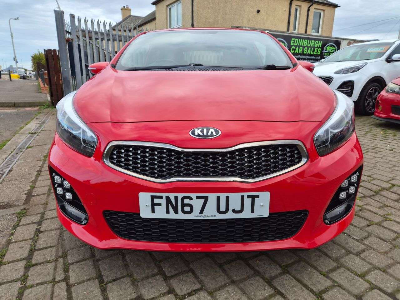 A 2017 KIA PROCEED 1.6 CRDi GT-Line Hatchback 3dr Diesel Manual Euro 6 (s/s) (134 bhp) A 2017 KIA PROCEED 1.6 CRDi GT-Line Hatchback 3dr Diesel Manual Euro 6 (s/s) (134 bhp)