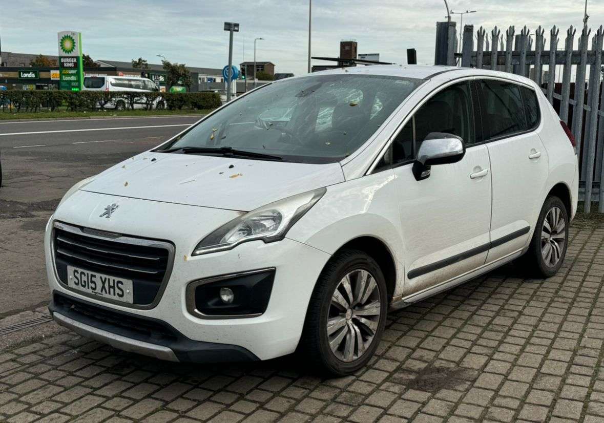 A 2015 PEUGEOT 3008 1.6 HDi Active SUV 5dr Diesel Manual Euro 5 (115 ps) A 2015 PEUGEOT 3008 1.6 HDi Active SUV 5dr Diesel Manual Euro 5 (115 ps)