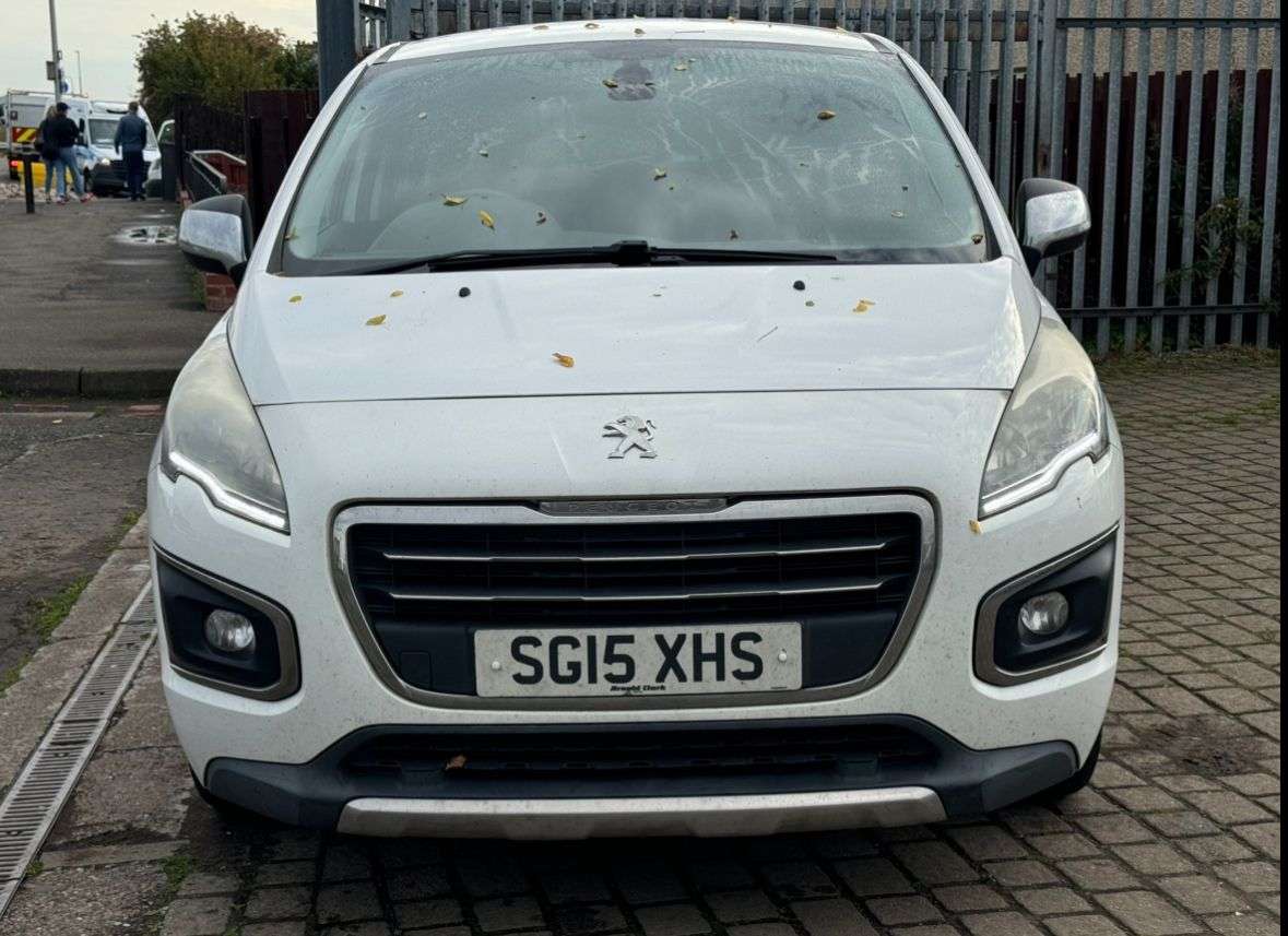 A 2015 PEUGEOT 3008 1.6 HDi Active SUV 5dr Diesel Manual Euro 5 (115 ps) A 2015 PEUGEOT 3008 1.6 HDi Active SUV 5dr Diesel Manual Euro 5 (115 ps)