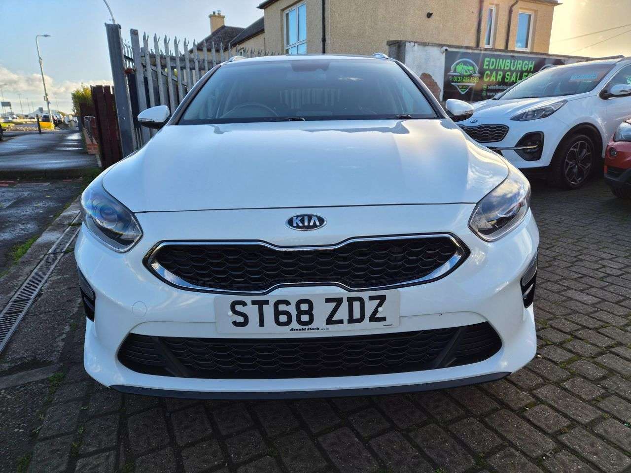 A 2018 KIA CEED 1.6 CRDi 3 Sportswagon 5dr Diesel Manual Euro 6 (s/s) (114 bhp) A 2018 KIA CEED 1.6 CRDi 3 Sportswagon 5dr Diesel Manual Euro 6 (s/s) (114 bhp)