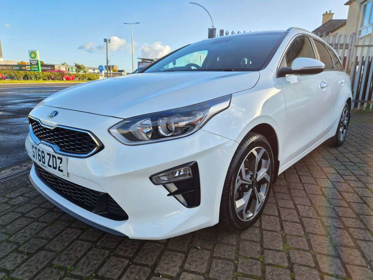 A 2018 KIA CEED 1.6 CRDi 3 Sportswagon 5dr Diesel Manual Euro 6 (s/s) (114 bhp) A 2018 KIA CEED 1.6 CRDi 3 Sportswagon 5dr Diesel Manual Euro 6 (s/s) (114 bhp)