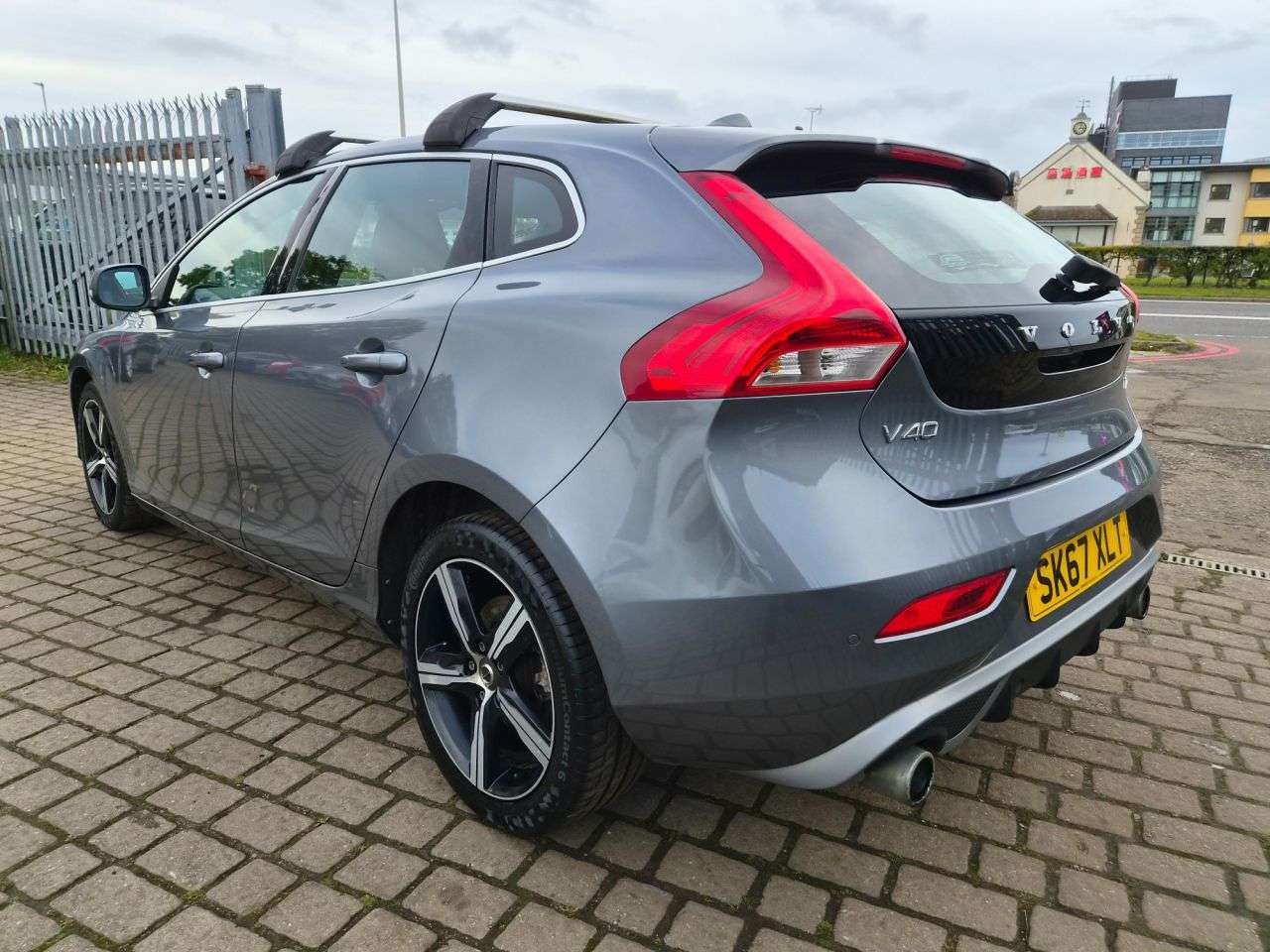 2017 VOLVO V40 2017 VOLVO V40