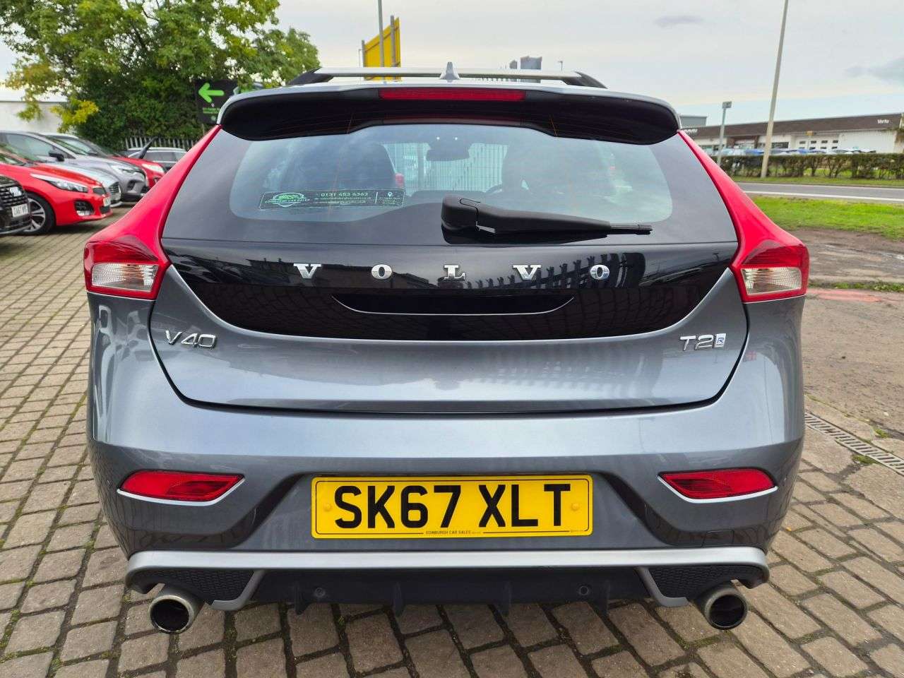 2017 VOLVO V40 2017 VOLVO V40
