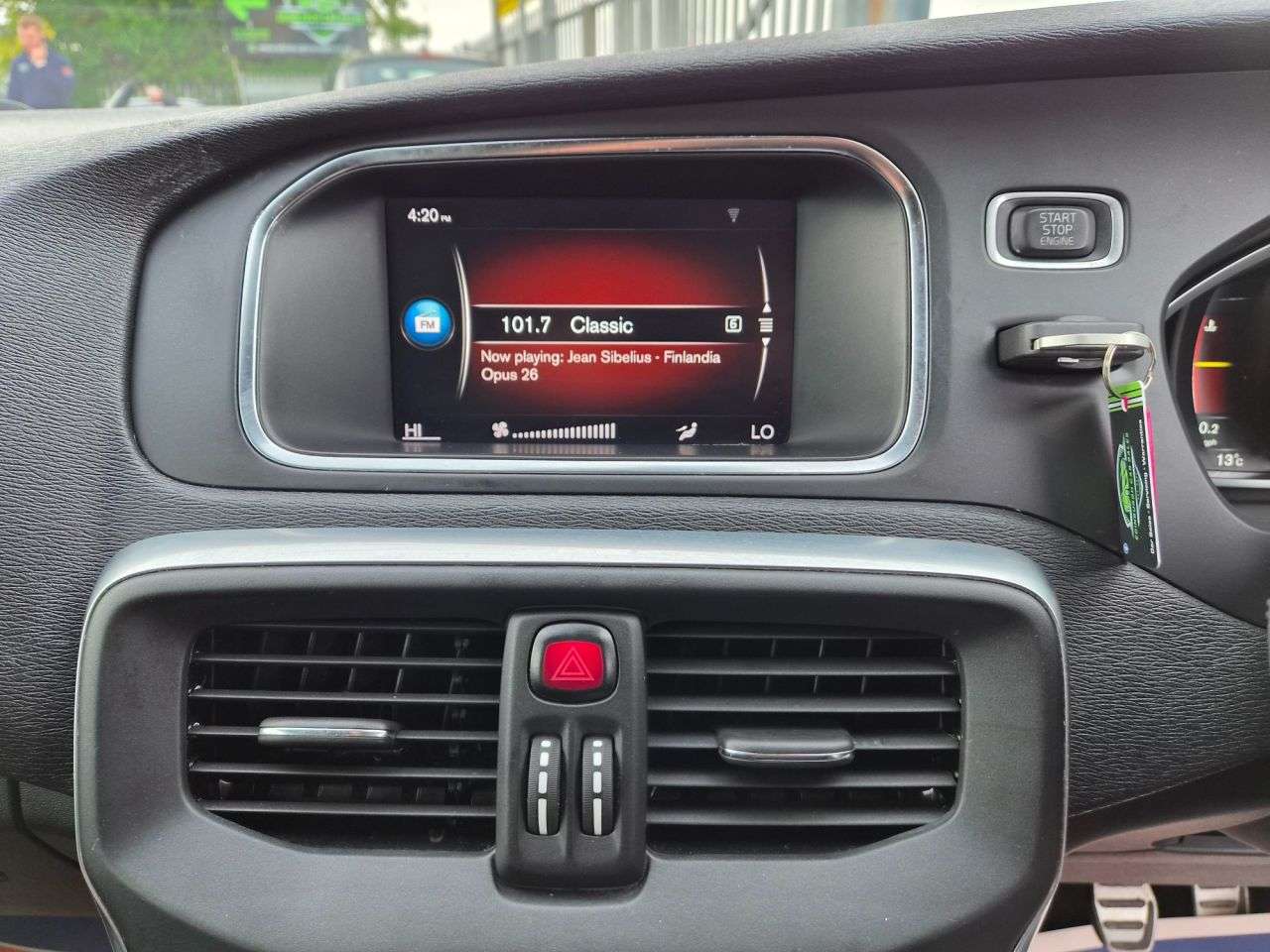 2017 VOLVO V40 2017 VOLVO V40