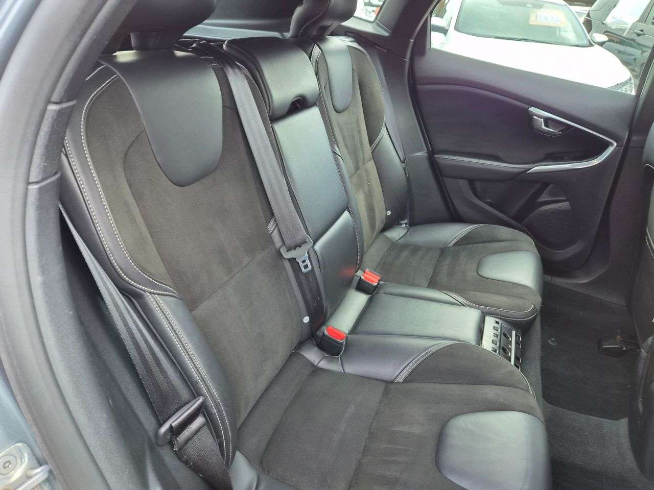 2017 VOLVO V40 2017 VOLVO V40
