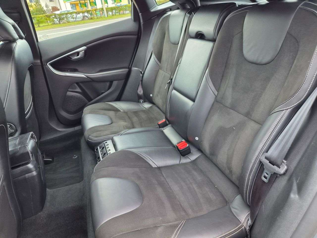 2017 VOLVO V40 2017 VOLVO V40