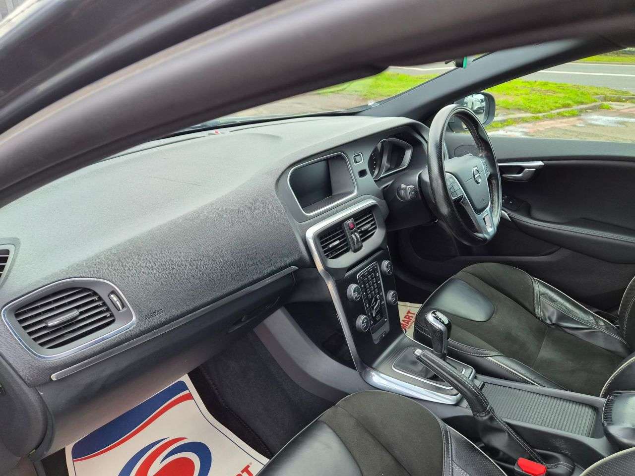 2017 VOLVO V40 2017 VOLVO V40