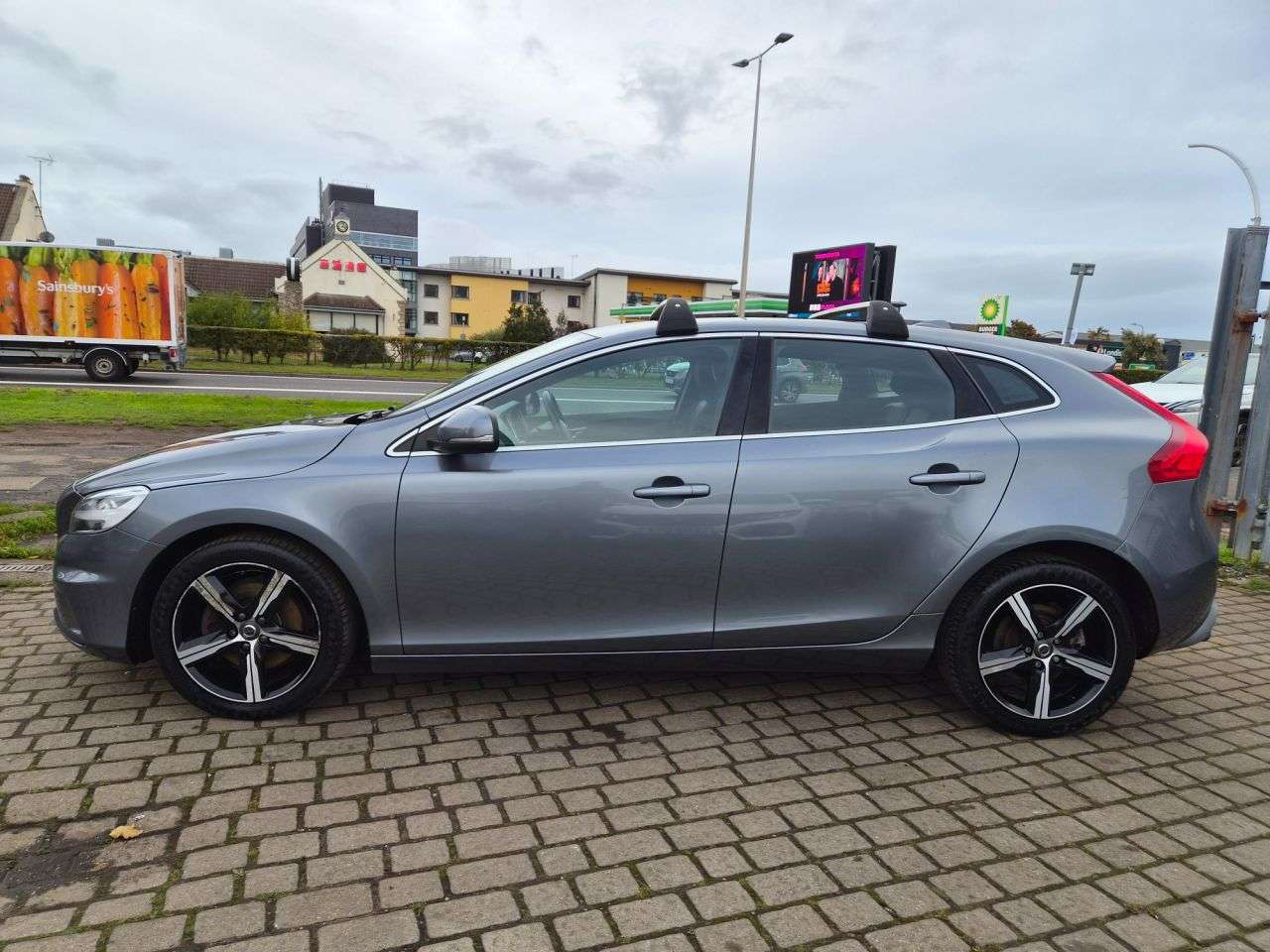 2017 VOLVO V40 2017 VOLVO V40