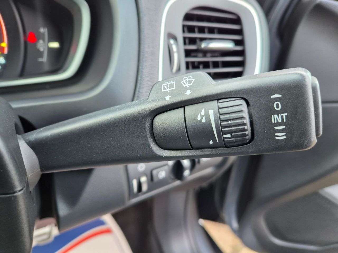 2017 VOLVO V40 2017 VOLVO V40