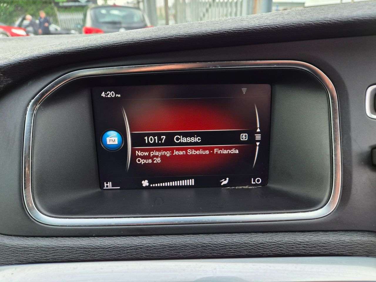 2017 VOLVO V40 2017 VOLVO V40